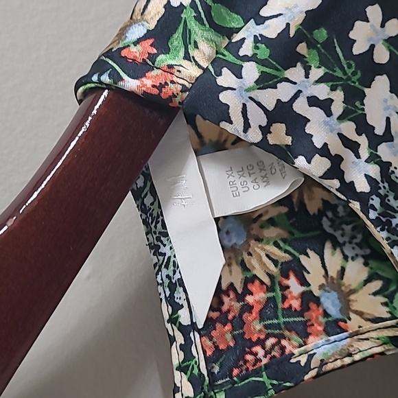 H&M - Satin effect long sleeve top - Picture 2 of 4